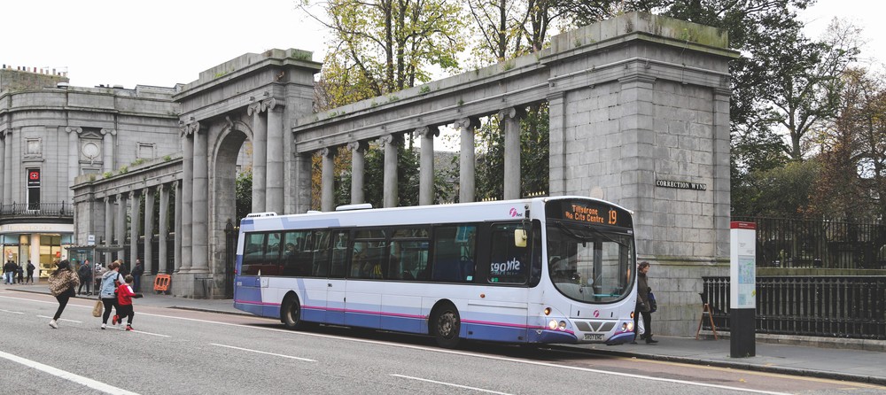 Bus on Union St by Michael715 via Shutterstock